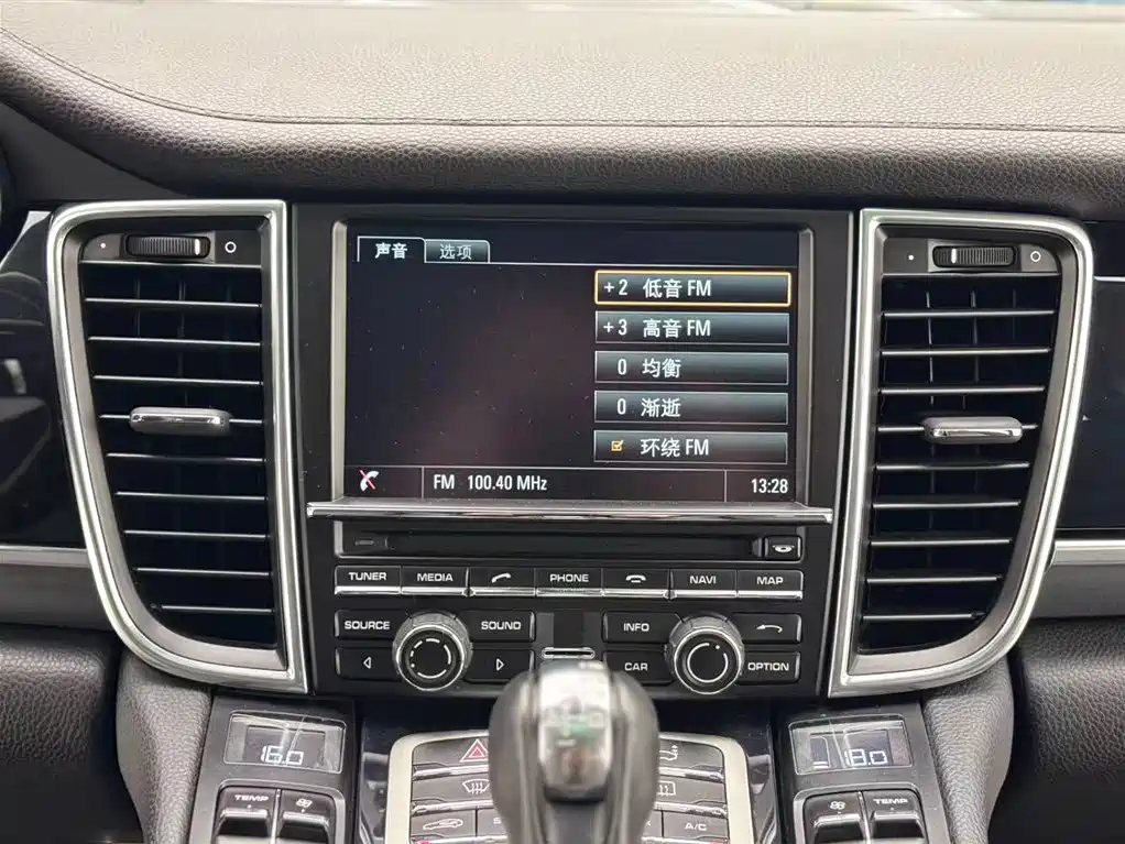 Porsche Panamera 2014 Panamera 4 3.0T фото 20
