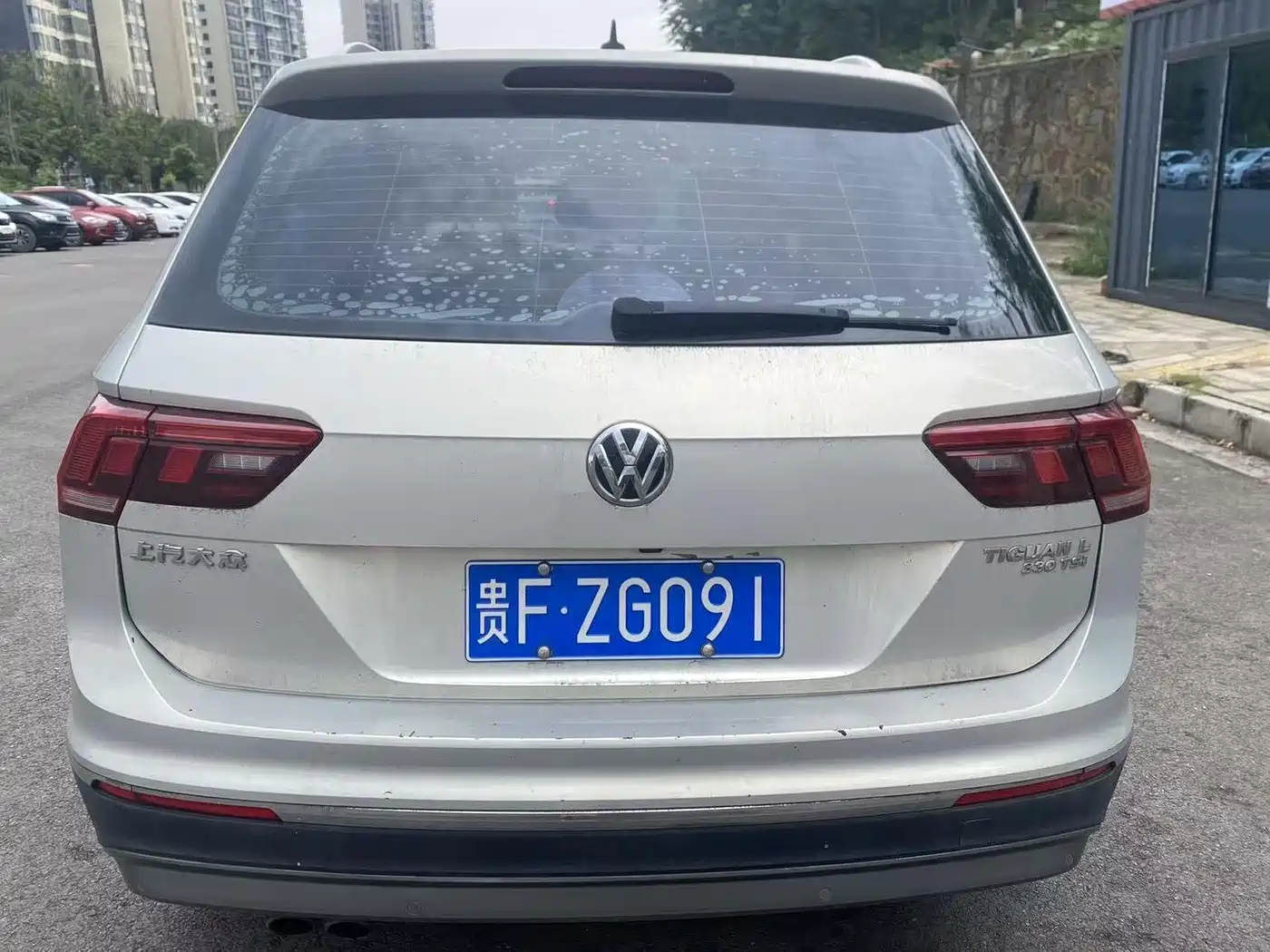 Photo 8 - Volkswagen Tiguan L