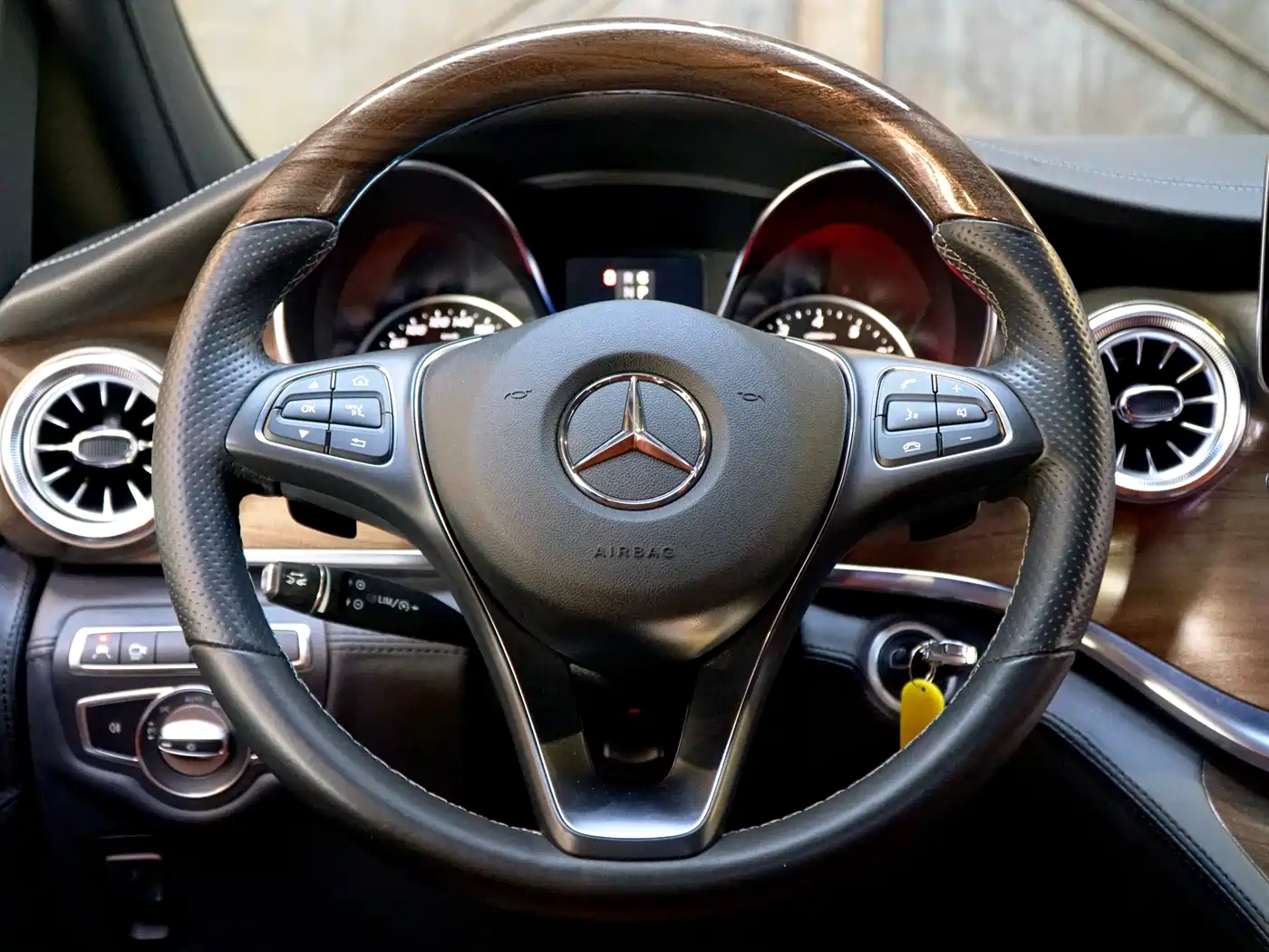 MERCEDES-BENZ V CLASS