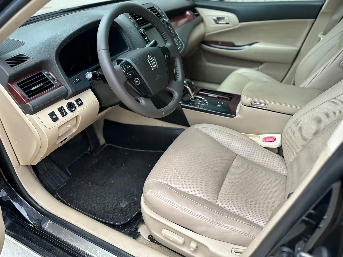 Toyota Crown 2010 2.5L Royal Leather Sunroof Navigation фото 3