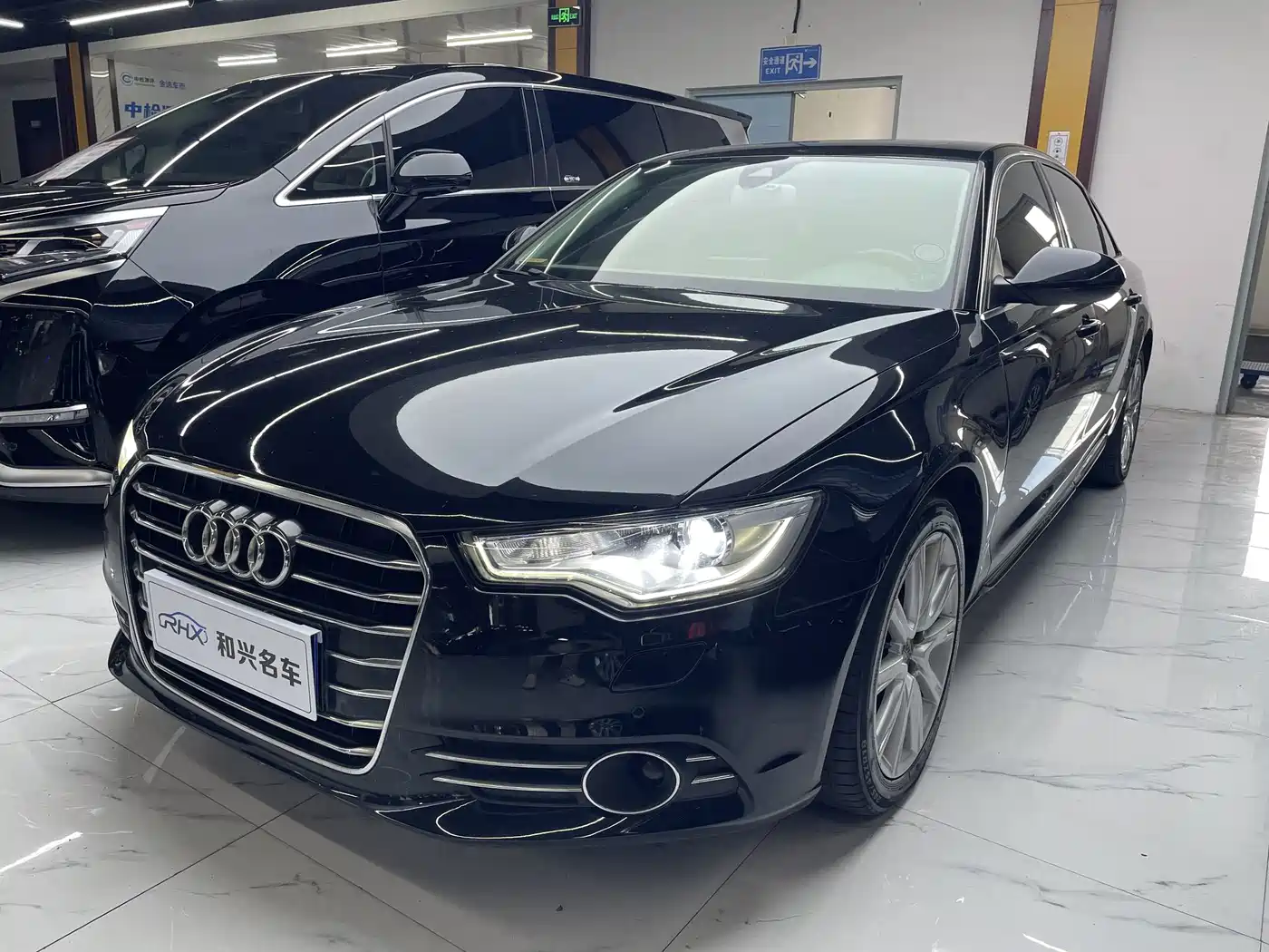 Фото 1 - Audi A6L