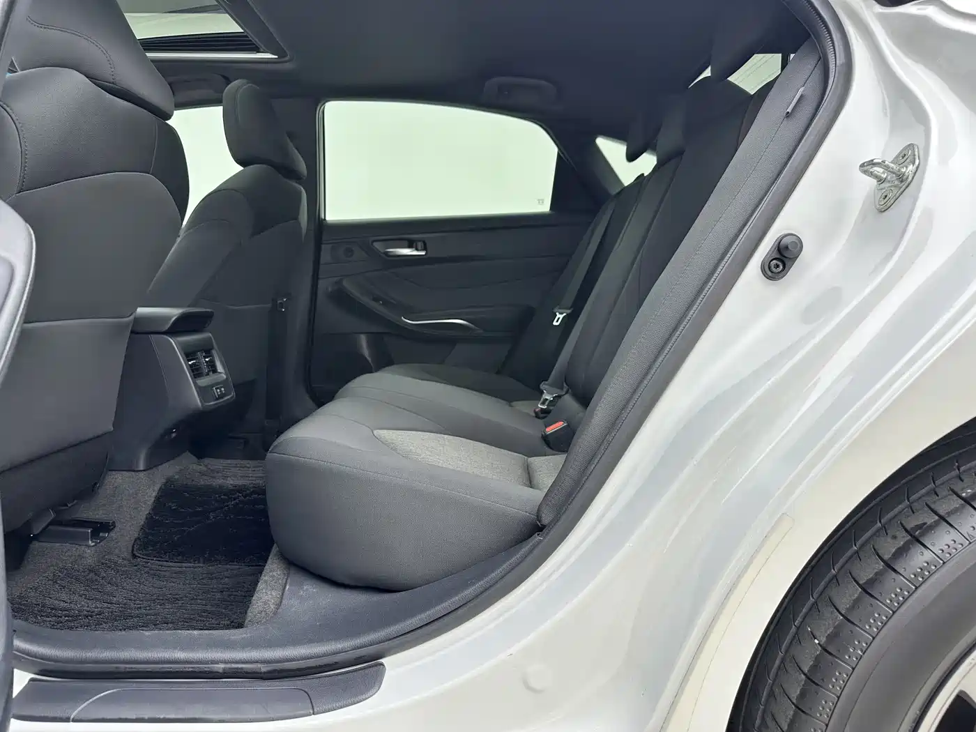 Toyota Avalon 2019 2.0L Progressive Edition (China VI) фото 15