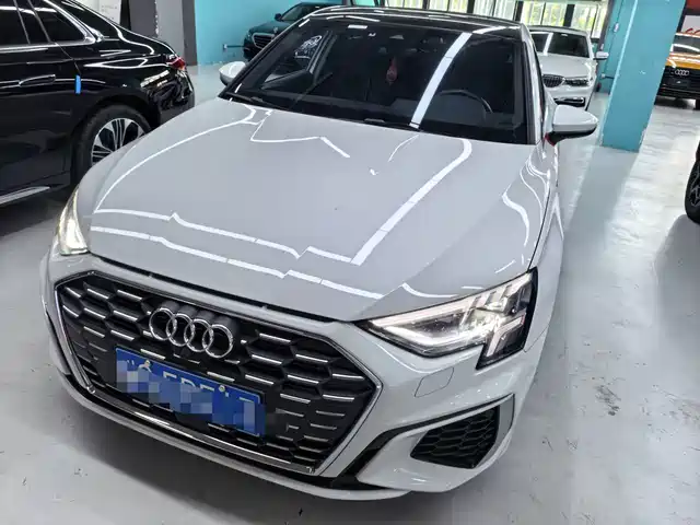 Audi A3 A3L Limousine 35 TFSI, Стиль Спорт