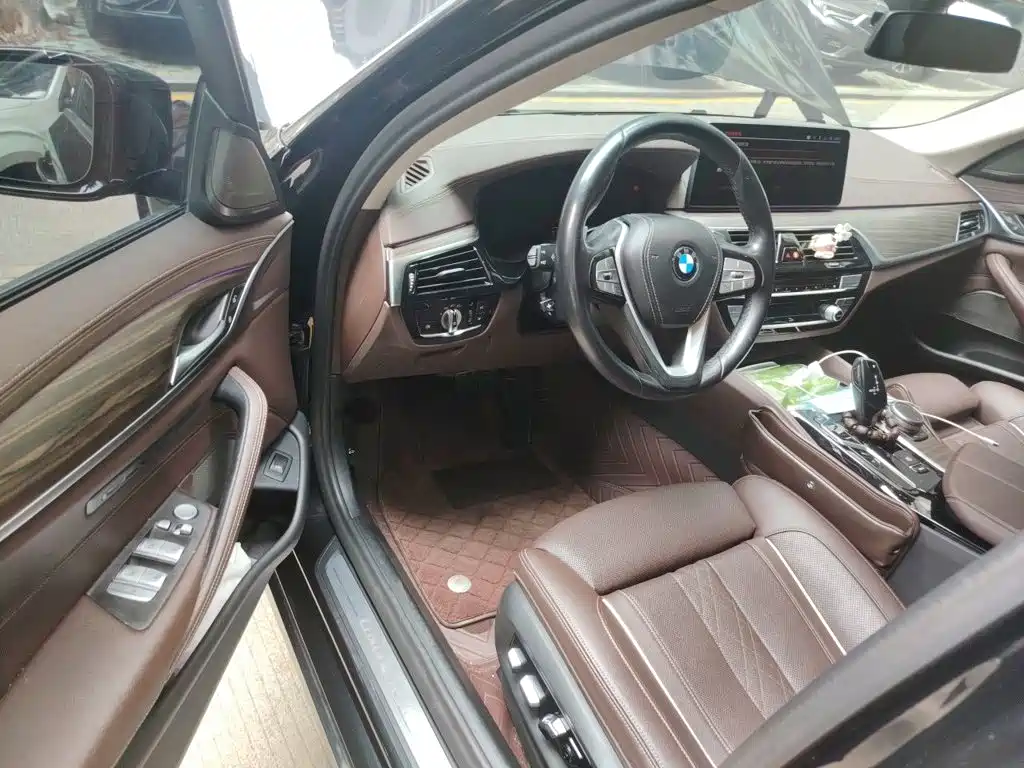 Photo 14 - BMW 5 Series