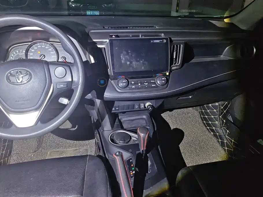 Toyota RAV4 Rongfang 2016 2.0L CVT 2WD Trend (China V) фото 13