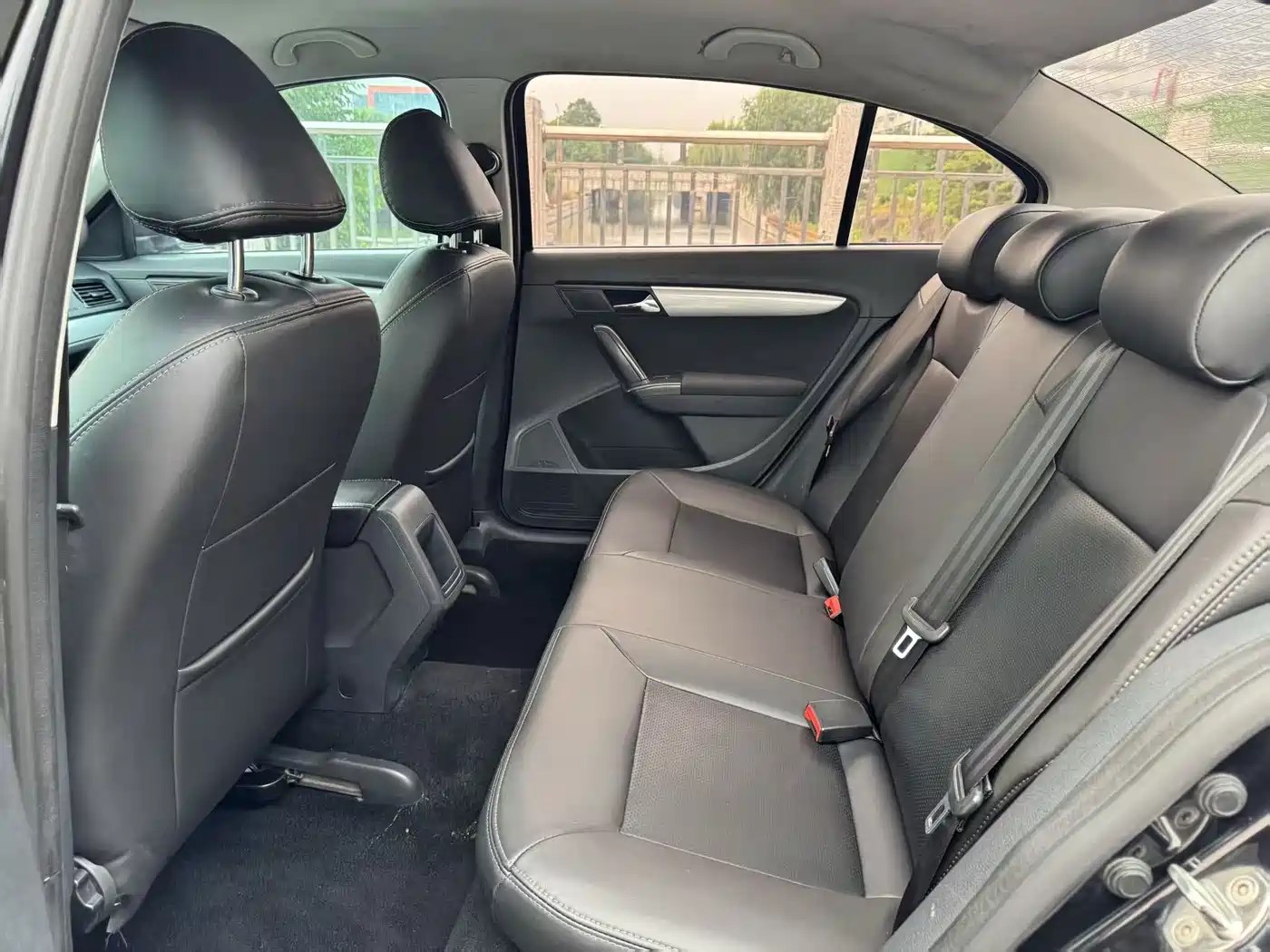 Volkswagen Lavida 2015 1.6L Automatic Trend Edition фото 14