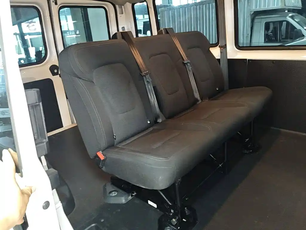 Jiangling JMC Fushun 2026 2025 Model 2.0T 6MT Diesel Short Wheelbase Low Roof Commercial MPV 5/6 Seats with Dual Swing Doors