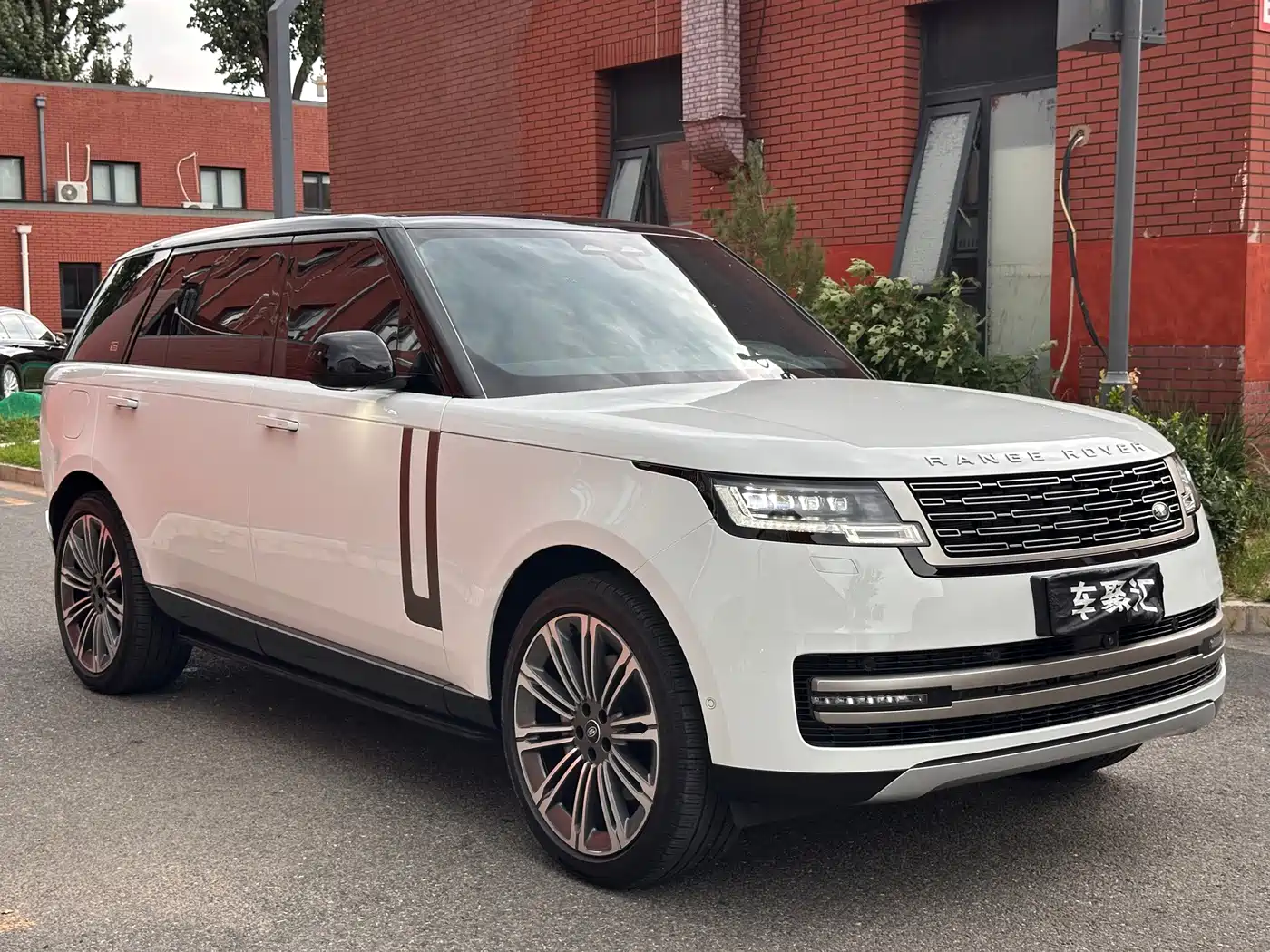 Land Rover Range Rover 2025 2025 3.0 L6 400PS Flourishing Era Extended Wheelbase