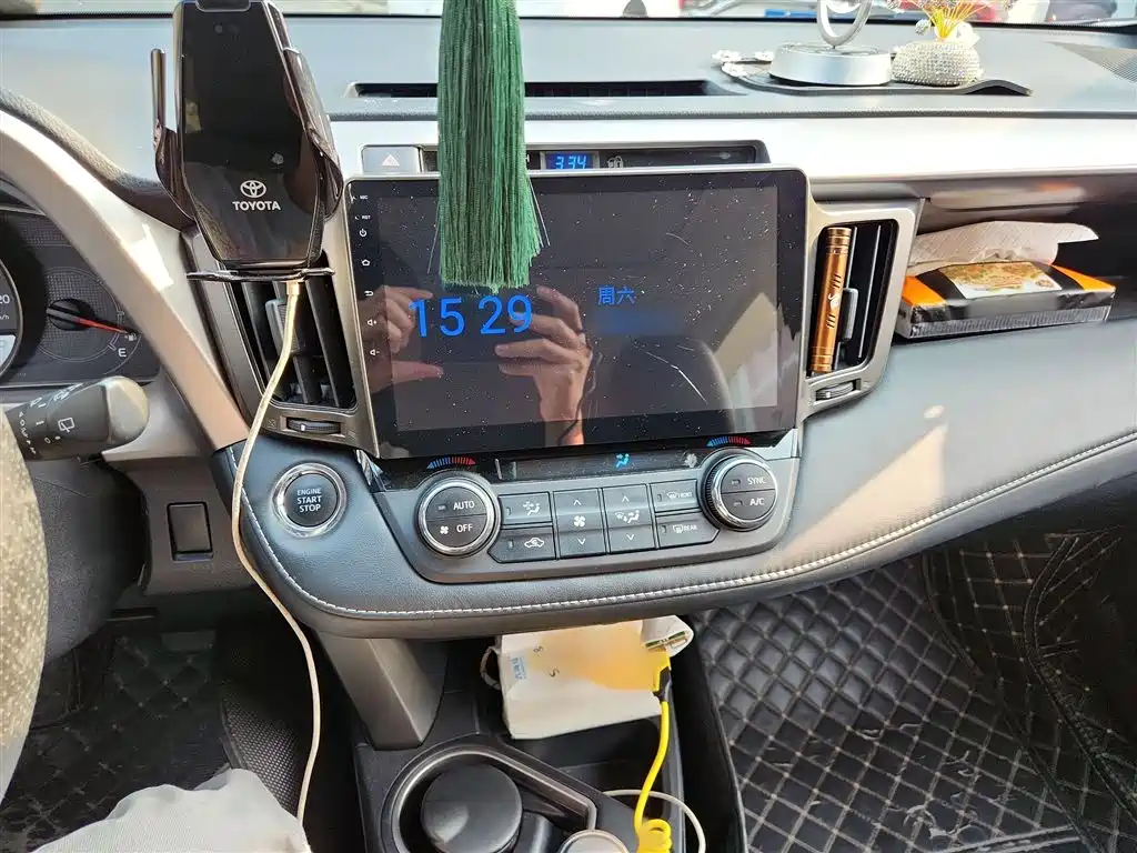 Toyota RAV4 Rongfang 2016 2.0L CVT 2WD Trend (China V) фото 6