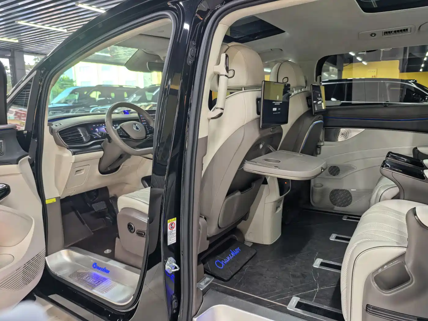 Denza D9 2023 2022 DM-i 970 AWD Flagship