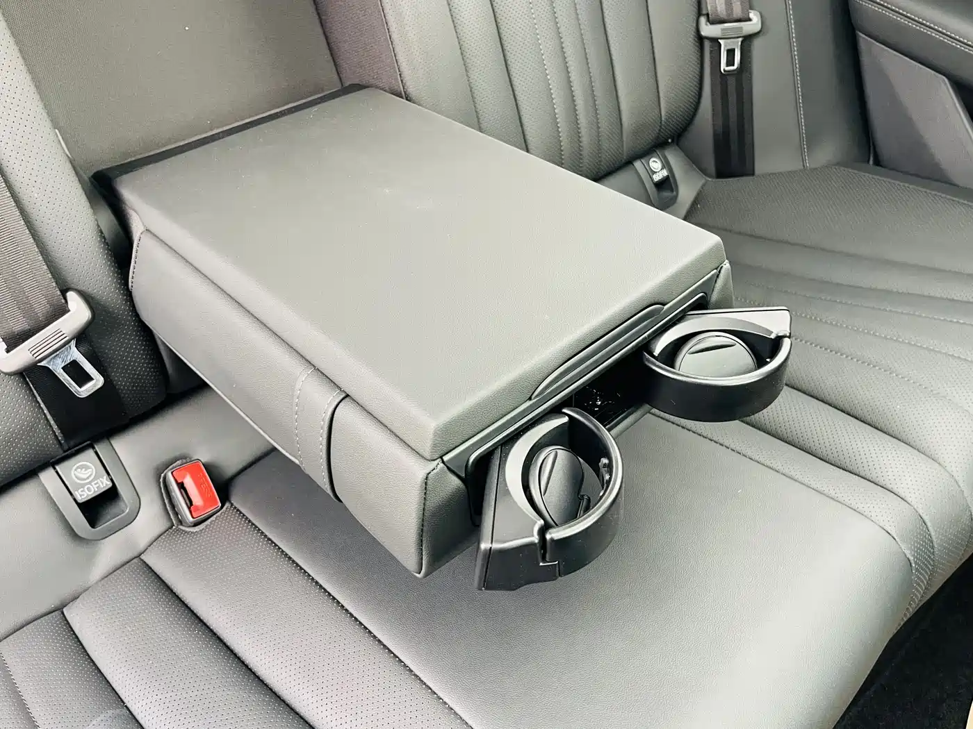 Hongqi H5 2024 2.0T Automatic Smart Connect Flag Smooth Edition фото 27
