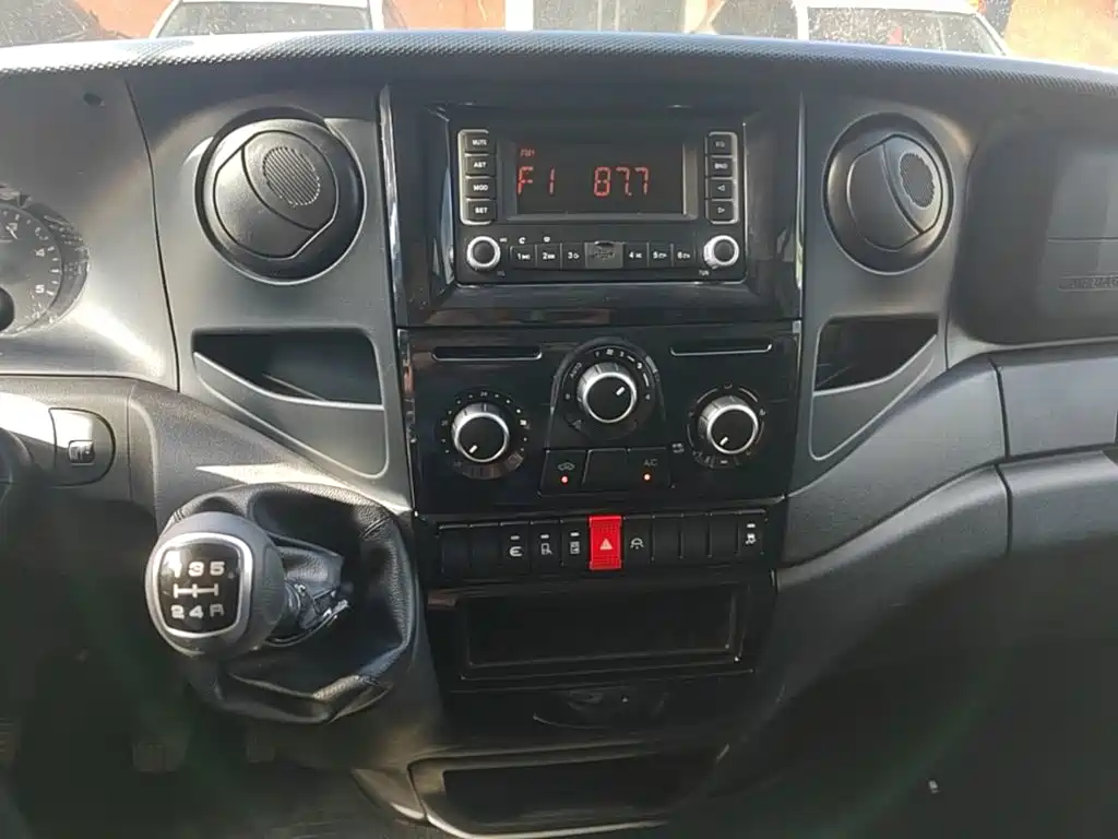 Iveco Daily 2022 2021 2.0T Manual Chaorui Long Wheelbase Short Overhang High Roof Manual Door F1A