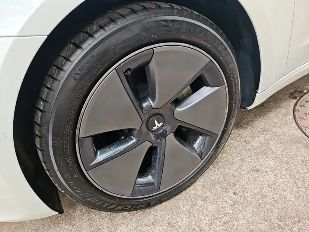 Фото 23 - Tesla Model 3