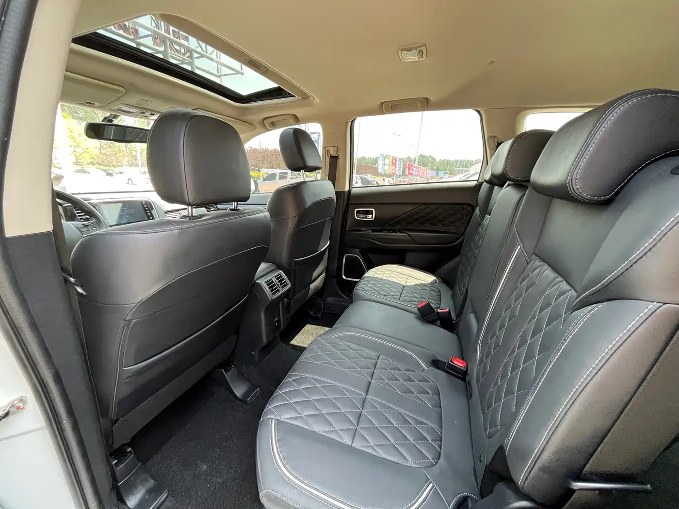 Mitsubishi Outlander 2021 Facelift 2.0L 2WD Premium Edition 5-Seater фото 9