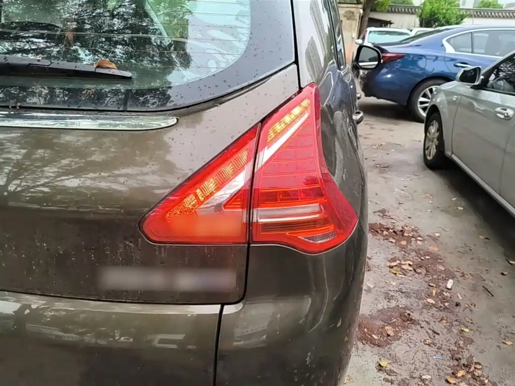 Peugeot 3008 2015 1.6THP Automatic Classic Edition фото 8
