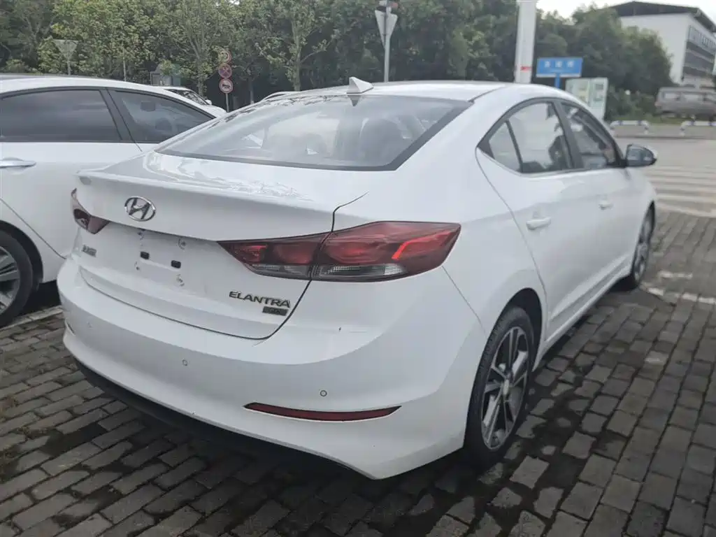 Hyundai Elantra 2016 Model 1.6L Automatic Smart Elite фото 7