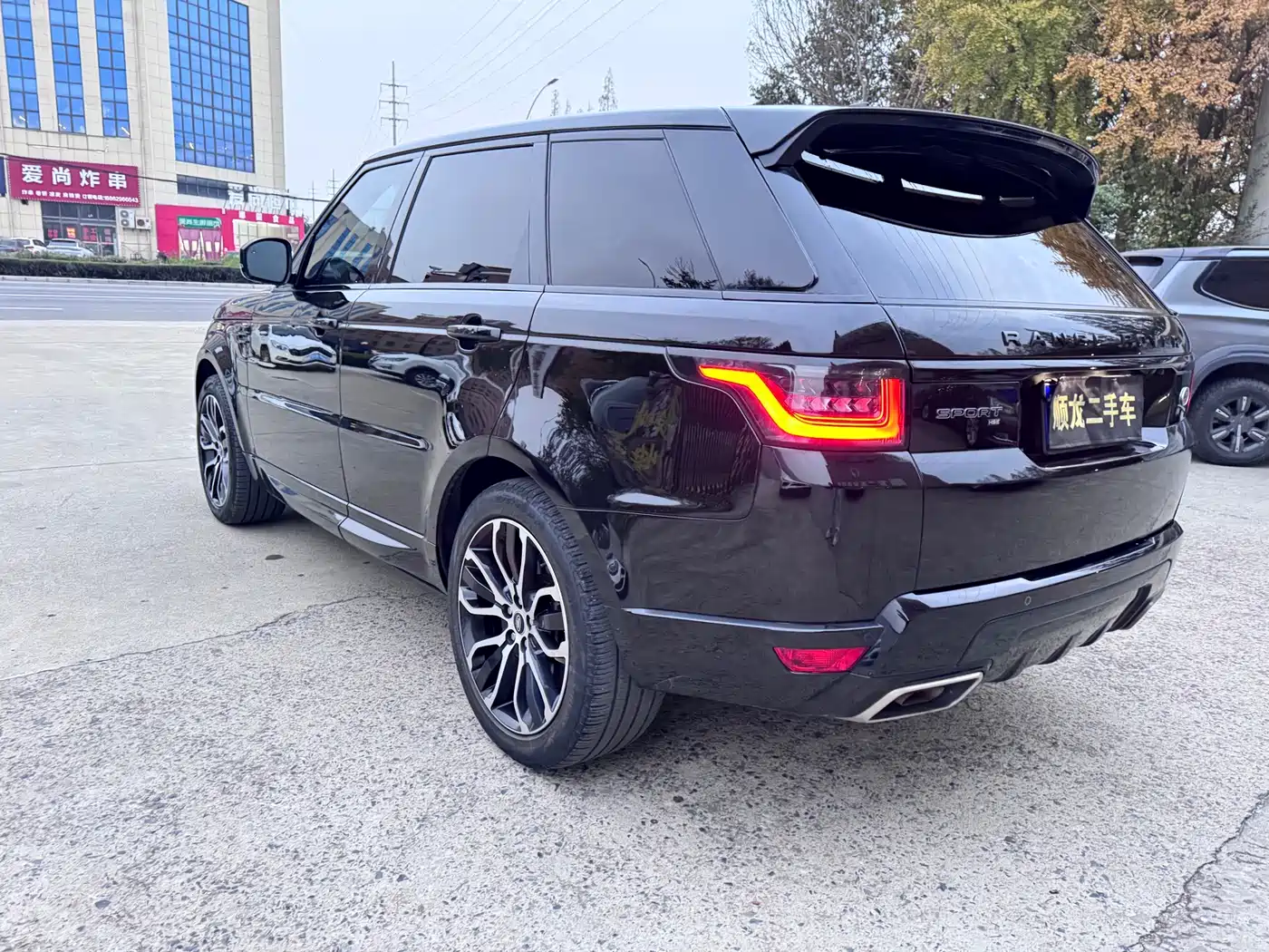 Land Rover Range Rover Sport 2022 3.0 L6 Gloss Black Edition фото 3