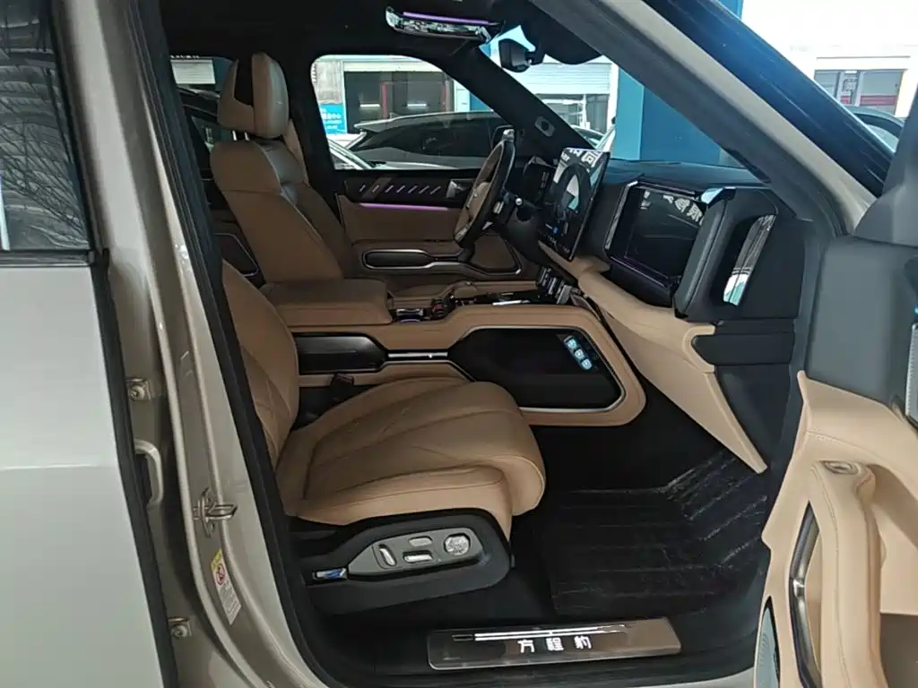 Fang Cheng Bao Leopard 8 2024 2025 Zhiyong Flagship 6-Seater