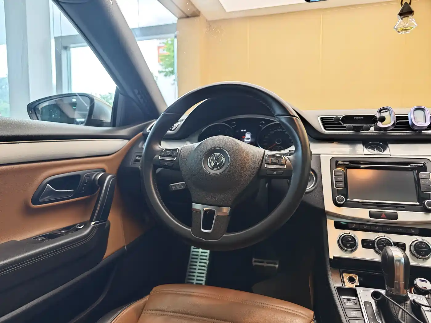 Volkswagen FAW-Volkswagen CC 2016 Model 1.8TSI Luxury фото 15