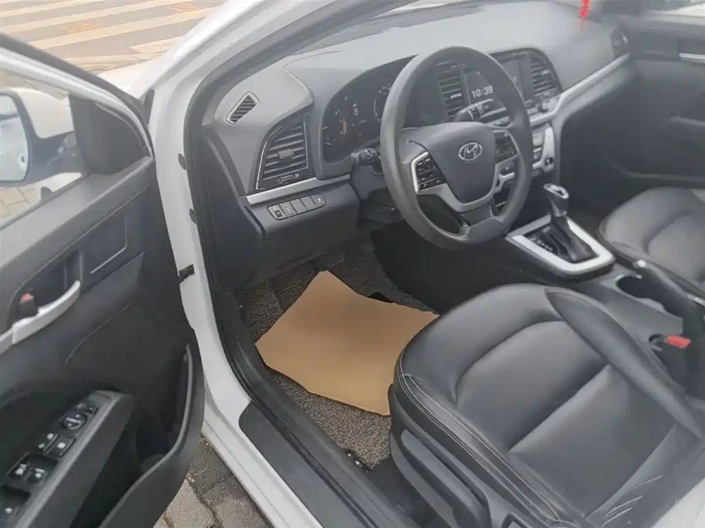 Hyundai Elantra 2016 Model 1.6L Automatic Smart Elite фото 16