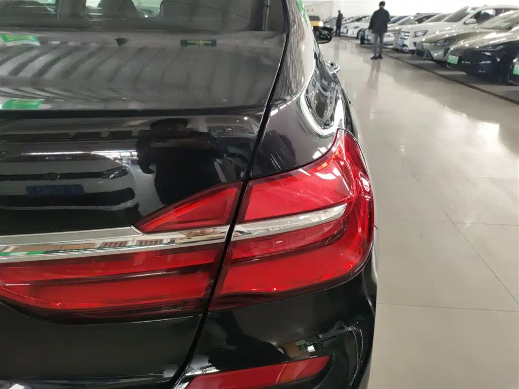 BMW 7 Series 2018 740Li xDrive Premium Type M Sport Package фото 24