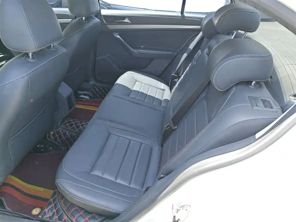 Volkswagen Lavida 2017 1.6L Automatic Comfort Edition фото 17