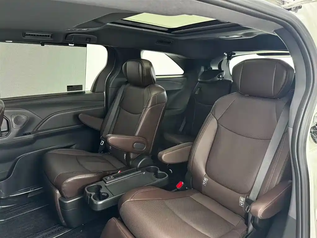 Toyota Granvia 2026 Model 2.5L Hybrid Prestige PLUS AWD Trim фото 7
