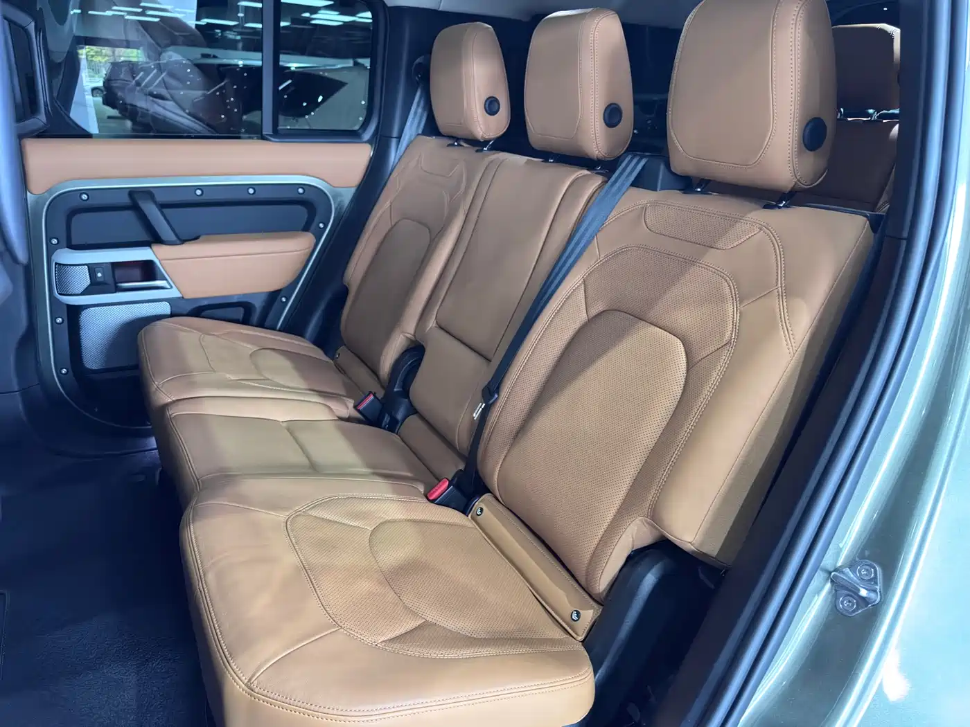 Land Rover Defender 2023 Model Year 130 3.0T P400 HSE фото 36