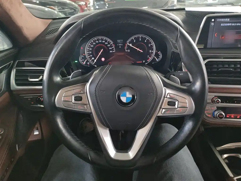 BMW 7 Series 2018 740Li xDrive Premium Type M Sport Package фото 3