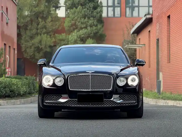 Bentley Flying Spur 2017 4.0T V8 S Standard — фото 2