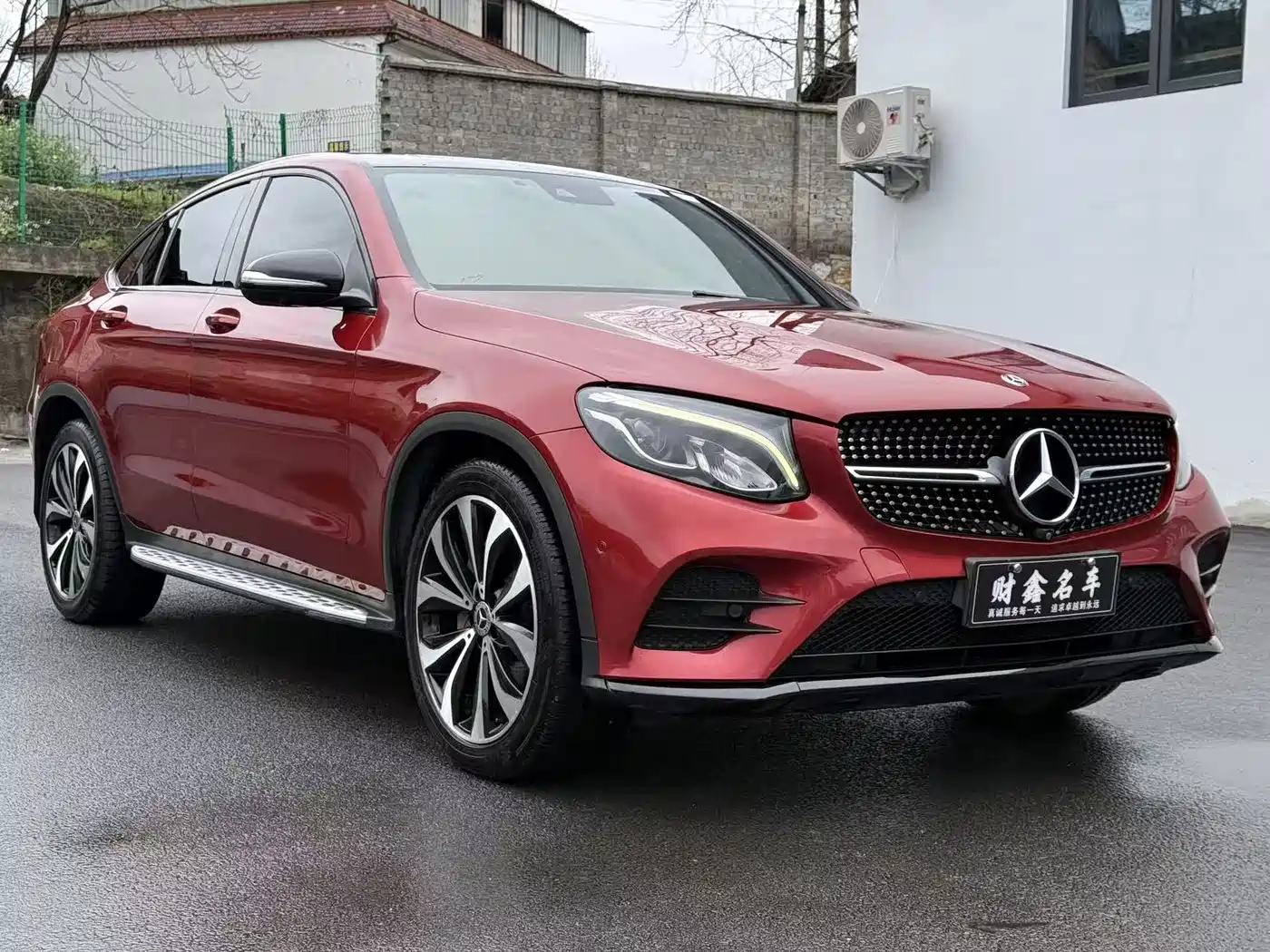 Mercedes-Benz GLC Coupe 2017 GLC 260 4MATIC Coupe SUV фото 3