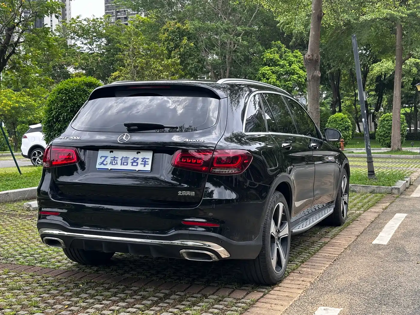 Mercedes-Benz GLC 2022 Facelift GLC 300 L 4MATIC Dynamic Collector's Edition фото 5