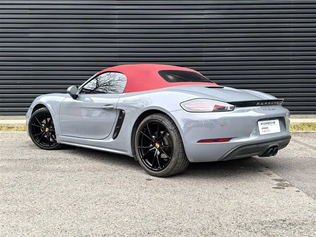 PORSCHE 718