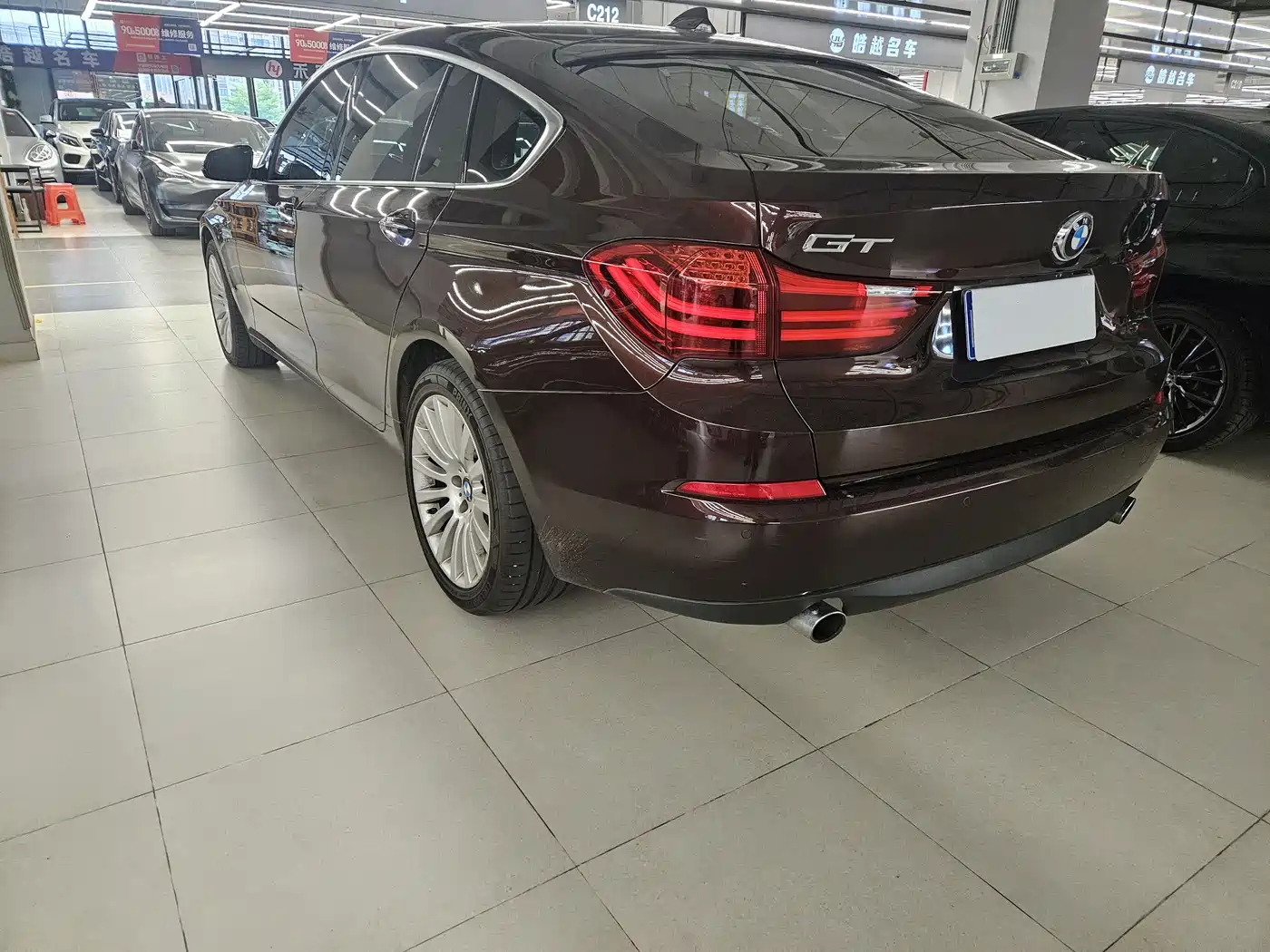 BMW 5 Series GT 2014 535i Leading фото 7