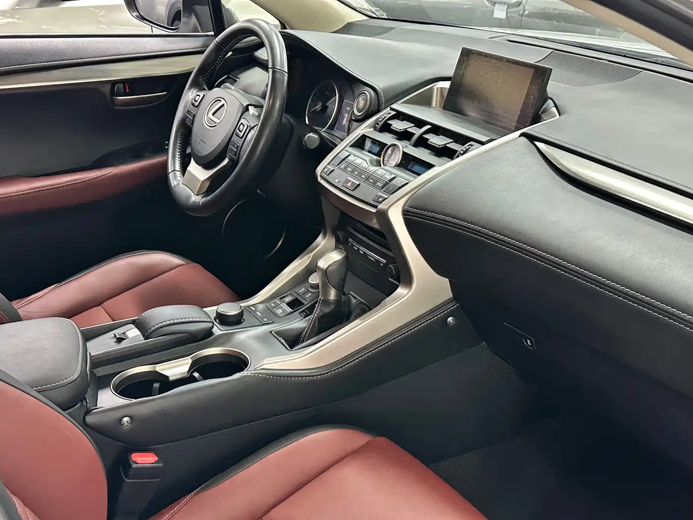 Lexus NX 2016 200 AWD F Sport фото 17