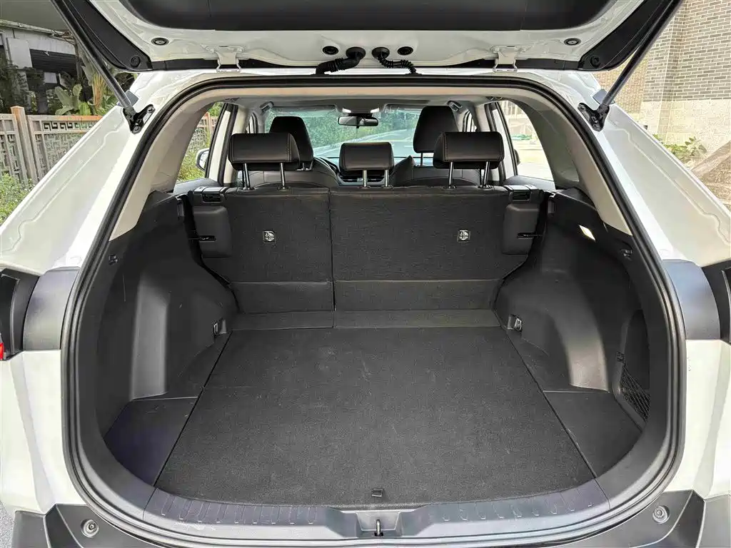 Toyota Wildlander 2023 2.0L CVT FWD Urban фото 19