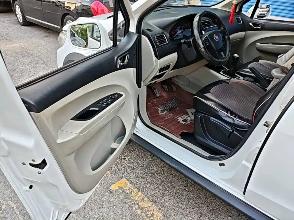 Dongfeng Fengxing Joyear X3 2016 2016 1.5L Comfort