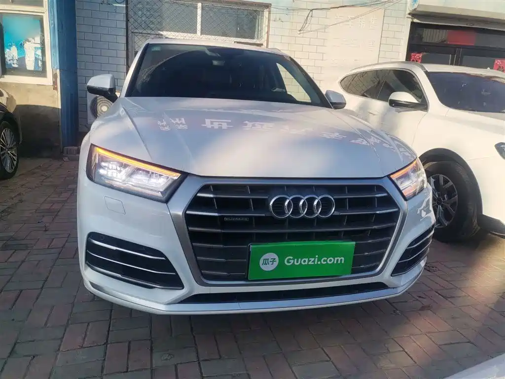 Audi Q5L 2020 Facelift 40 TFSI Honor Fashion фото 3
