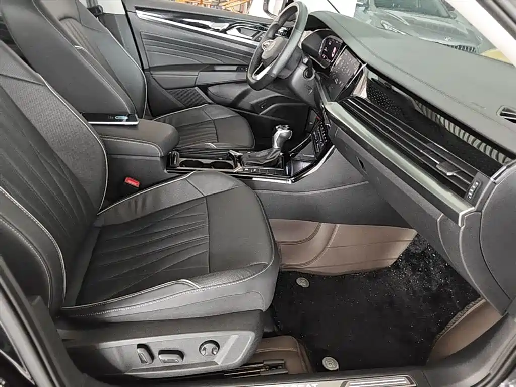 Volkswagen Passat 2023 Facelift 330TSI Starlight Luxury Edition фото 25