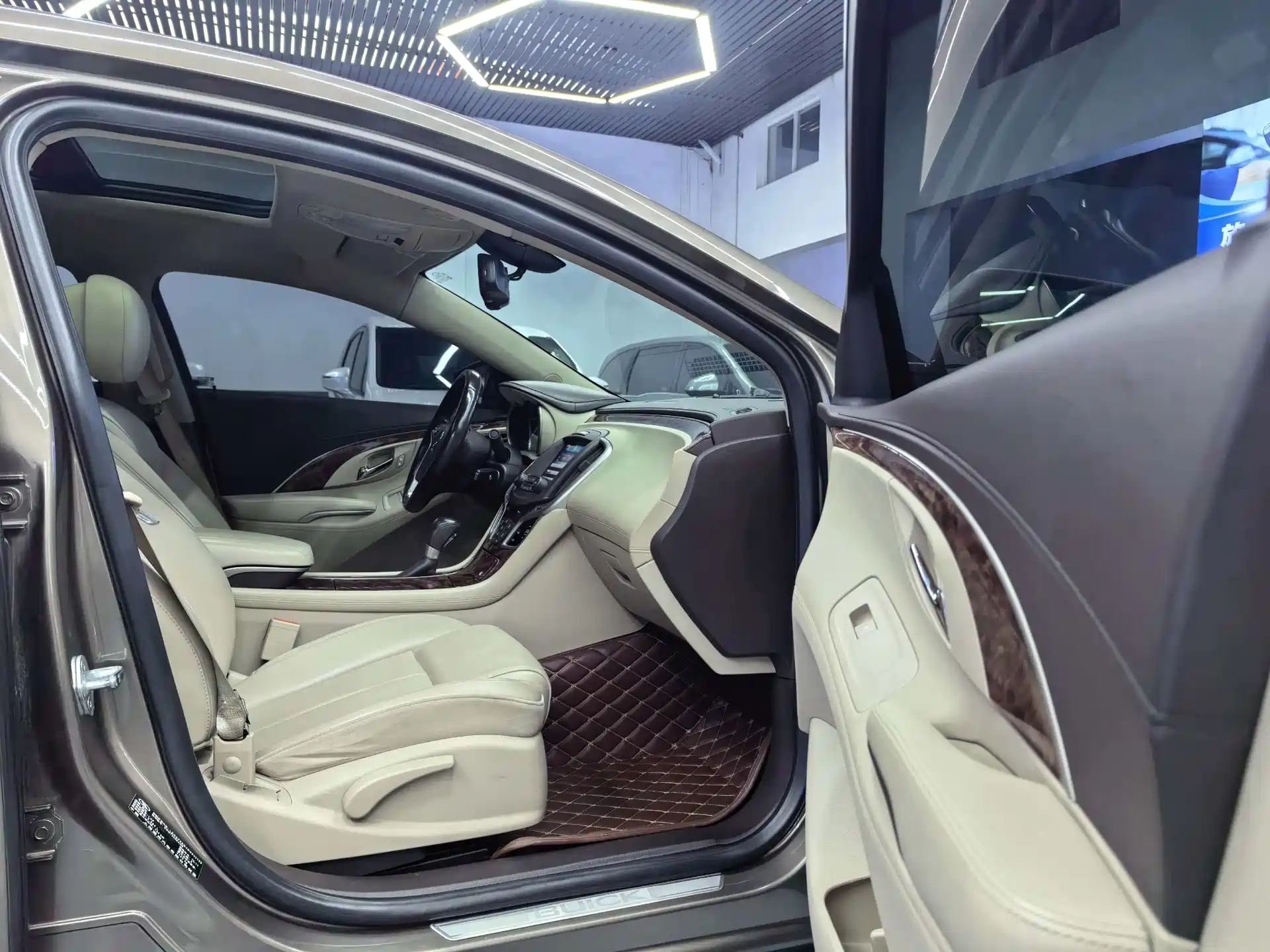 Фото 7 - Buick LaCrosse