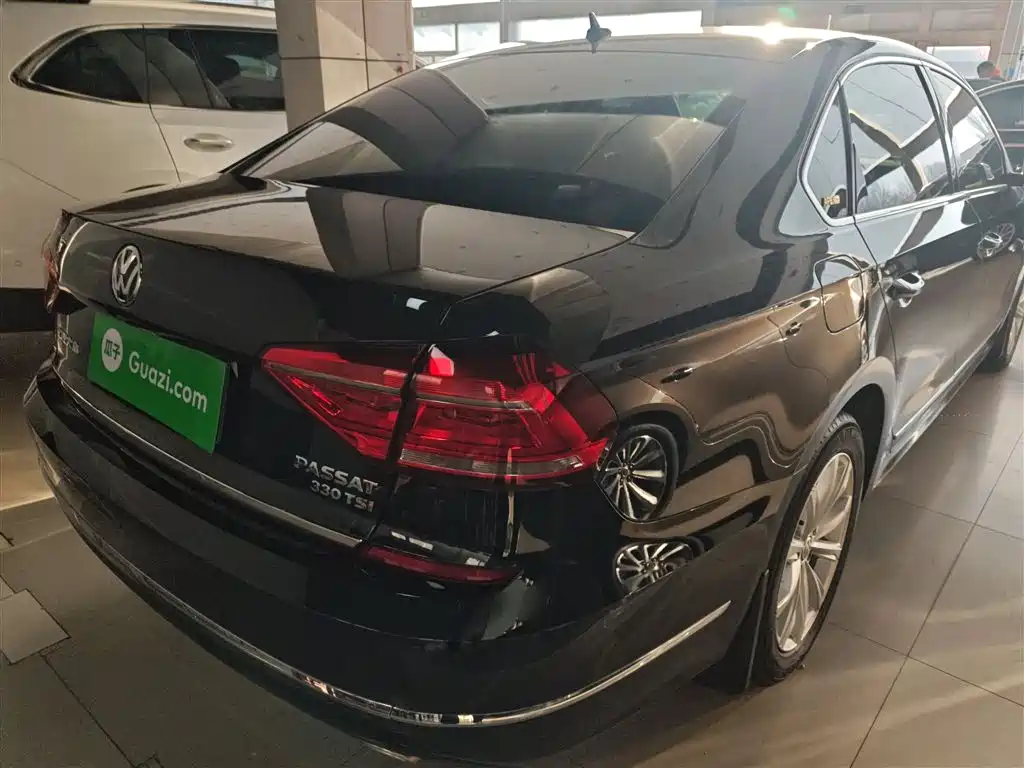 Volkswagen Passat 2017 330TSI DSG Prestige фото 7