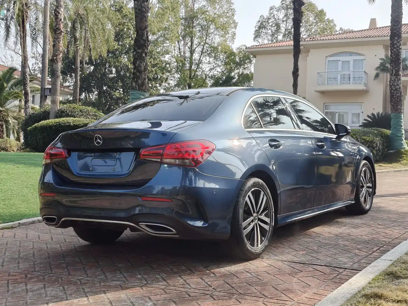 Mercedes-Benz A-Class 2019 A 180 L Sport Sedan фото 5