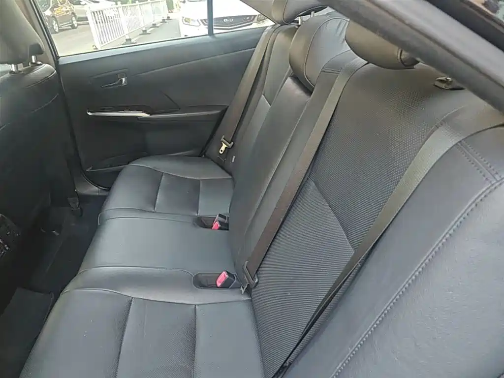 Toyota Camry 2015 2.5G Luxury Navigation Edition фото 17