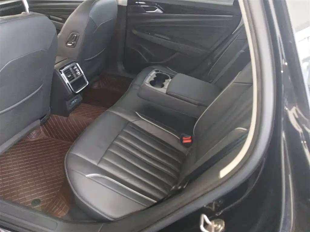 Volkswagen Passat 2022 330TSI Starlight Elite Edition фото 17