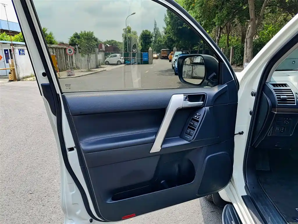 Toyota Prado 2018 3.5L Auto TX фото 6