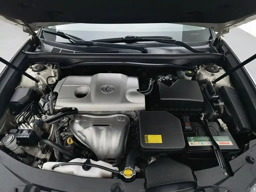 Photo 6 - Lexus ES