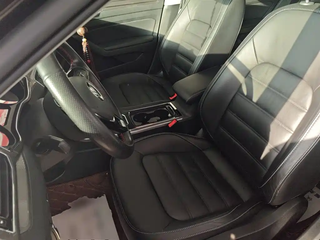 Volkswagen Passat 2017 330TSI DSG Prestige фото 15
