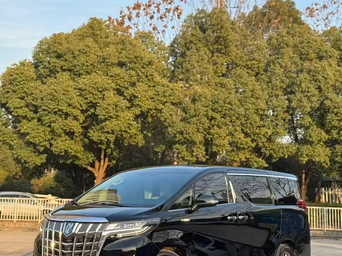 Toyota Alphard 2021 Hybrid 2.5L Luxury фото 2