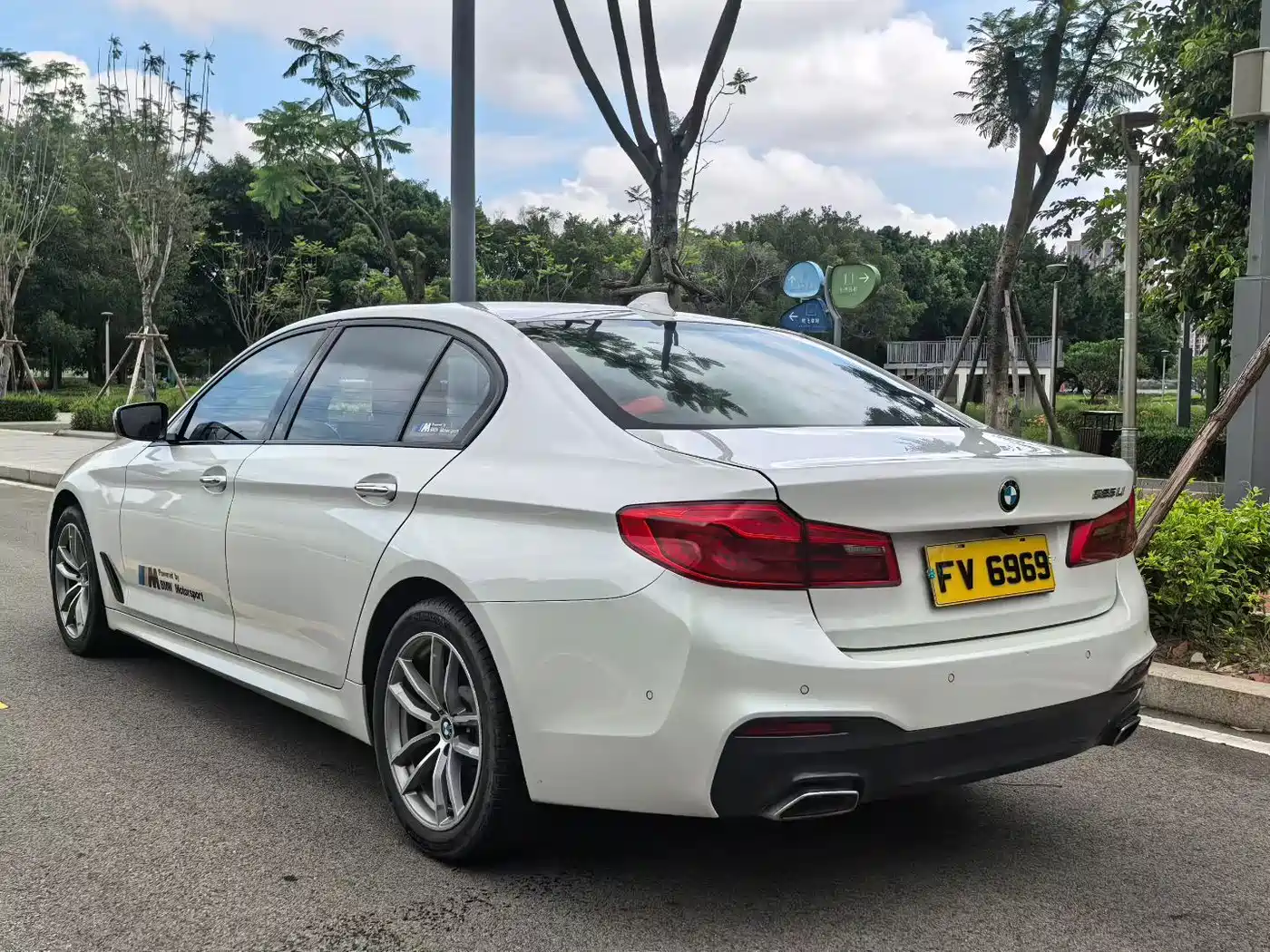 BMW 5 Series 2018 525Li M Sport Package фото 9