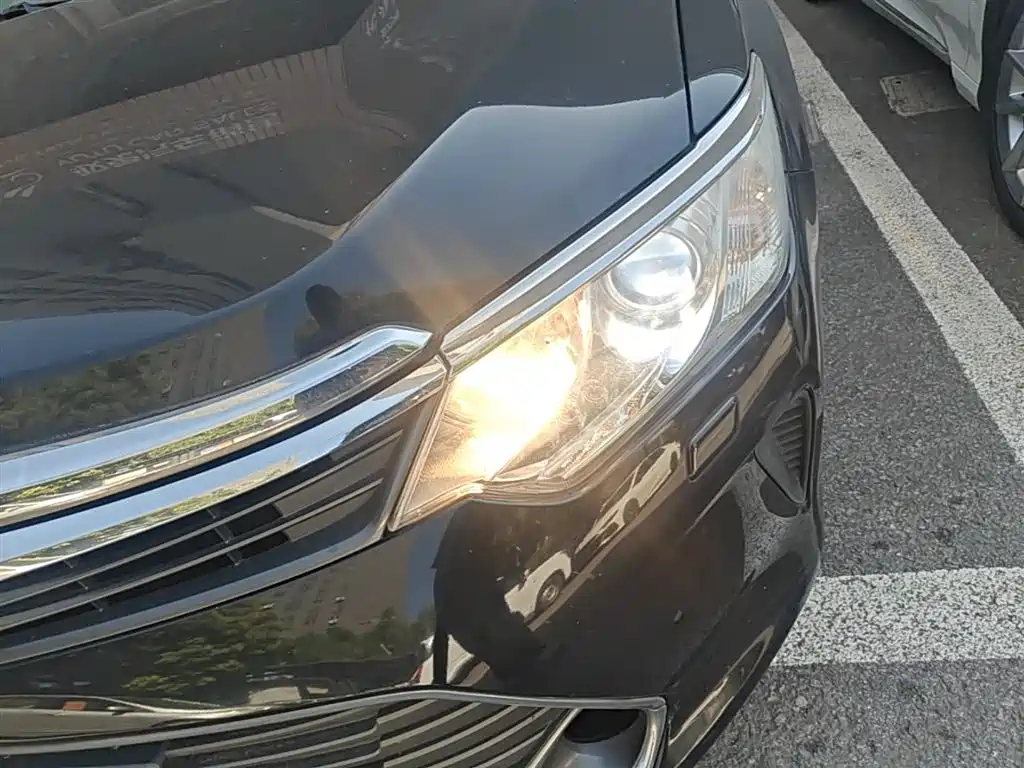 Toyota Camry 2015 2.5G Luxury Navigation Edition фото 24